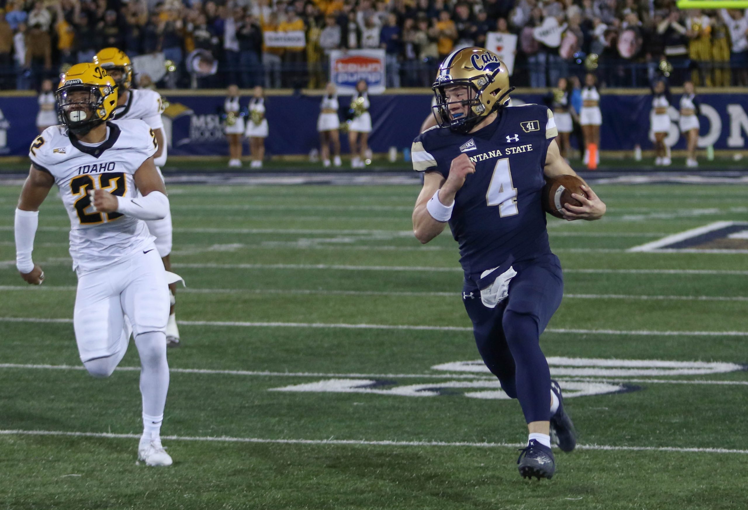 Mellott, Bobcats truck Vandals, move to 7-0 for first time since 1978 –  Skyline Sports