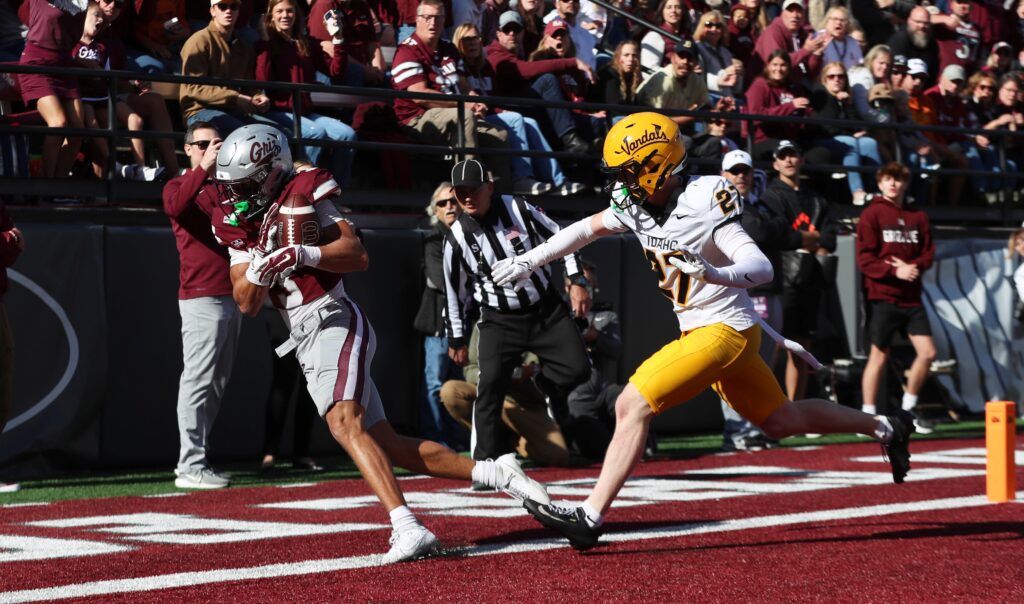 Brooks Davis hauls in touchdown in the end zone